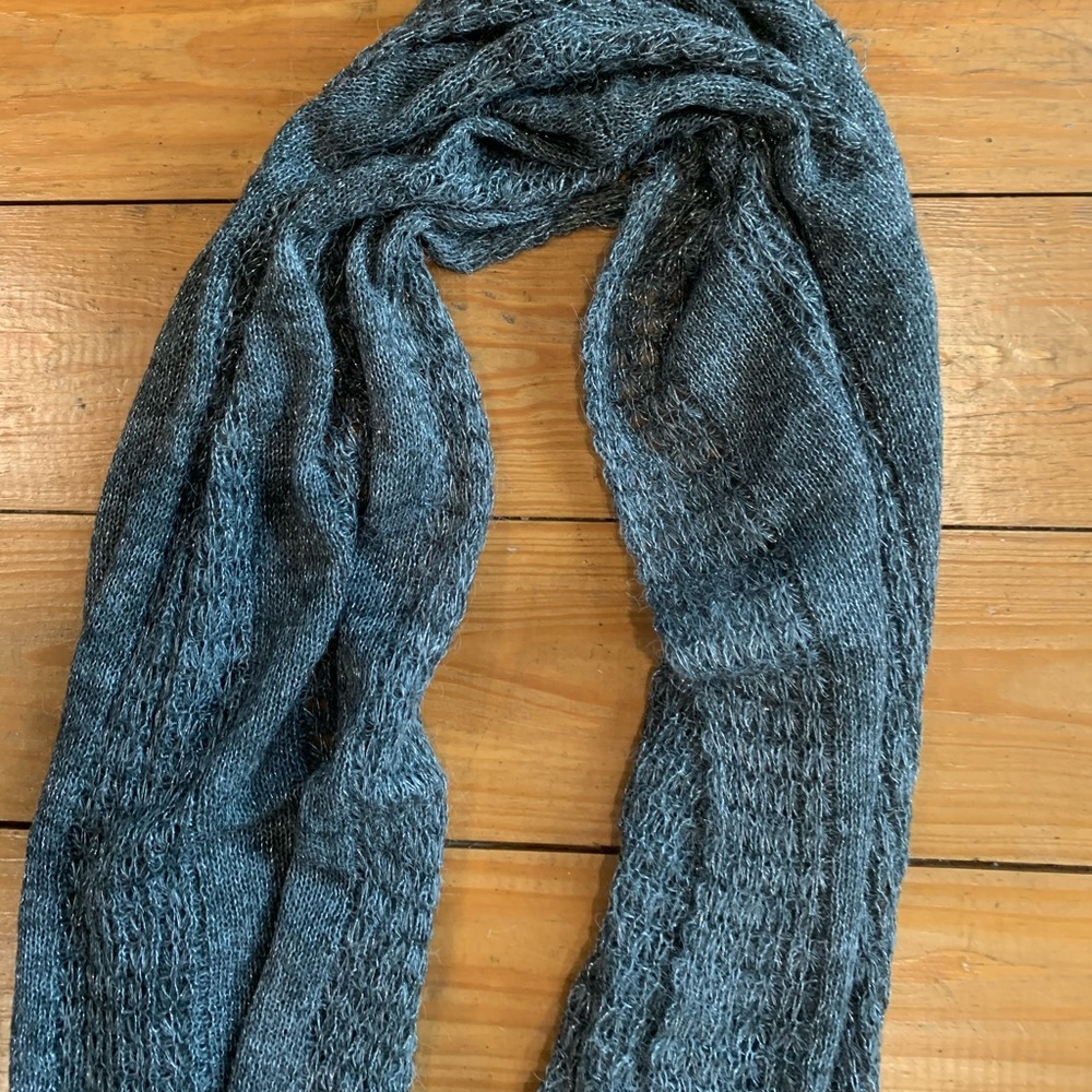 (8) ANN TAYLOR SCARF - Picture 3 of 3
